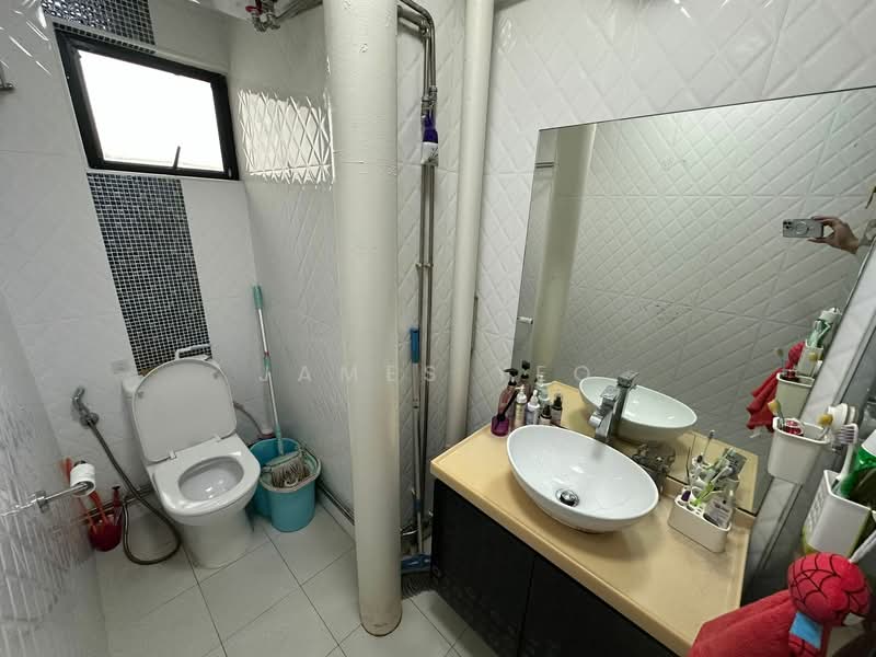 705 Hougang Avenue 2, 705 Hougang Avenue 2, 4 Bedrooms, 1,593 sqft, HDB Flat For Sale, by James Yeo, 500104331 - Bathroom - PropertyGuru.com.sg
