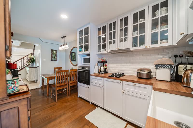 Limau Villas, Limau Terrace, 5 Bedrooms, 3,000 sqft, Terraced House For Sale, by William Hui, 500104353 - Kitchen - PropertyGuru.com.sg