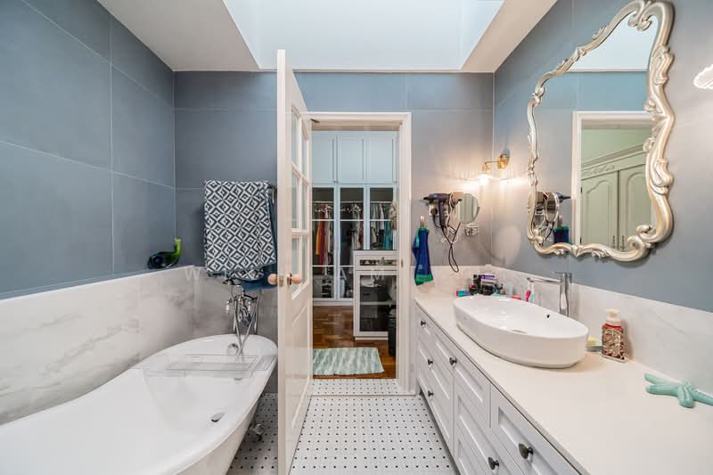 Limau Villas, Limau Terrace, 5 Bedrooms, 3,000 sqft, Terraced House For Sale, by William Hui, 500104353 - Bathroom - PropertyGuru.com.sg