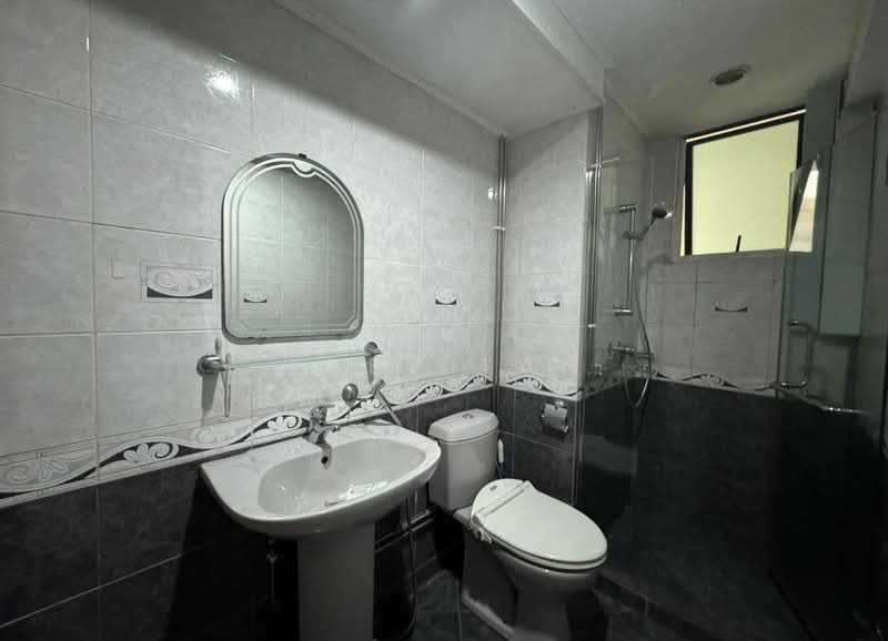 Highland Road, Highland Road, 9 Bedrooms, 1,988 sqft, Corner Terrace For Sale, by Joey Tan, 500104369 - Bathroom - PropertyGuru.com.sg