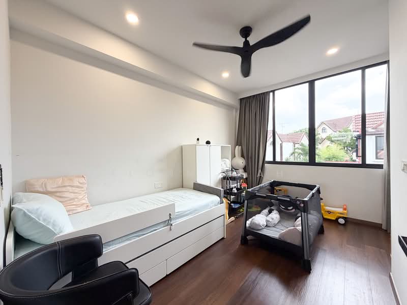 D19, Fully Renovated Corner Terrace, Serangoon Gardens / Parry View / Parry Terrace / Parry Walk / Poh Huat Rd, 5 Bedrooms, 2,538 sqft, Corner Terrace For Sale, by Elonn Seah, 500104371 - Bedroom - PropertyGuru.com.sg