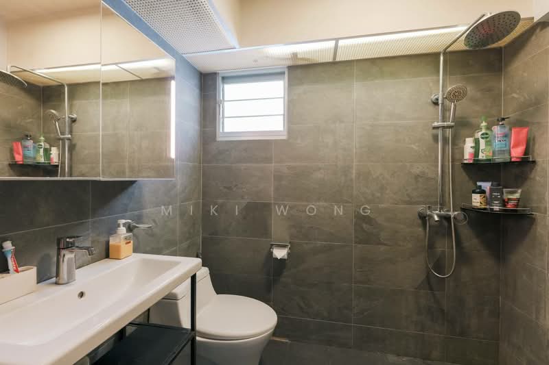 445A Bukit Batok West Avenue 8, 445A Bukit Batok West Avenue 8, 3 Bedrooms, 990 sqft, HDB Flat For Sale, by Miki Wong, 500104372 - Bathroom - PropertyGuru.com.sg