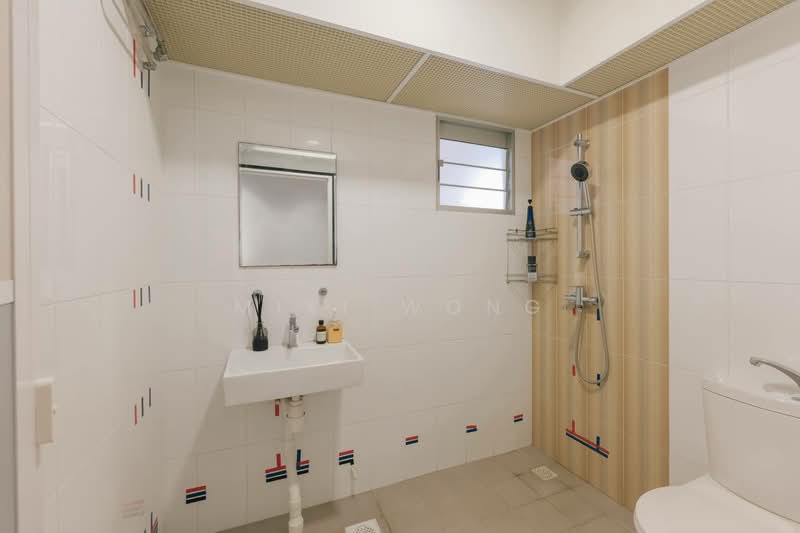 445A Bukit Batok West Avenue 8, 445A Bukit Batok West Avenue 8, 3 Bedrooms, 990 sqft, HDB Flat For Sale, by Miki Wong, 500104372 - Bathroom - PropertyGuru.com.sg