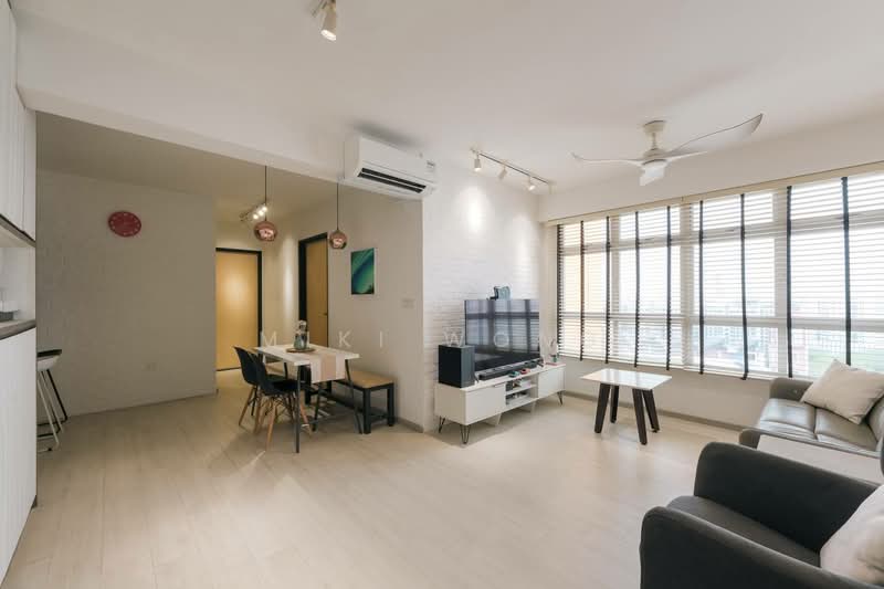 445A Bukit Batok West Avenue 8, 445A Bukit Batok West Avenue 8, 3 Bedrooms, 990 sqft, HDB Flat For Sale, by Miki Wong, 500104372 - Living Room - PropertyGuru.com.sg