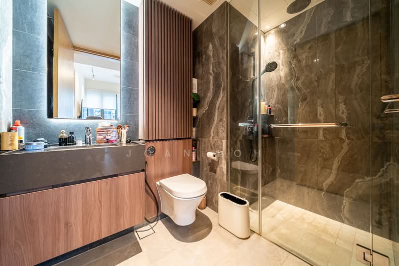 Midwood, 10 Hillview Rise, 2 Bedrooms, 689 sqft, Condominium For Sale, by Joan Loh, 500104382 - Bathroom - PropertyGuru.com.sg