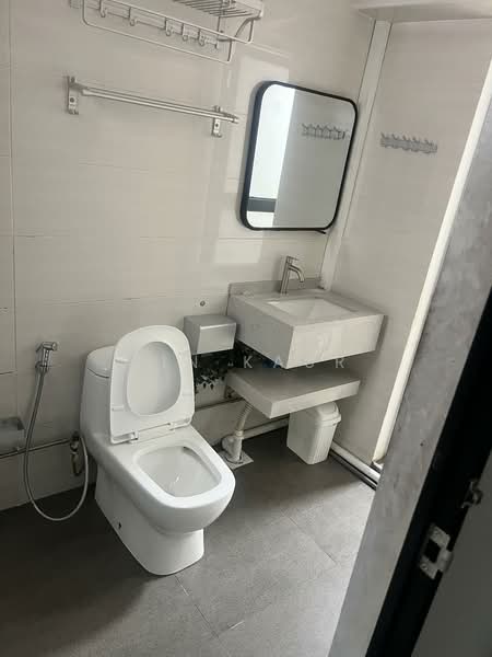 11 Pine Close, 11 Pine Close, 3 Bedrooms, 1,216 sqft, HDB Flat For Sale, by Jin Kaur, 500104408 - Bathroom - PropertyGuru.com.sg