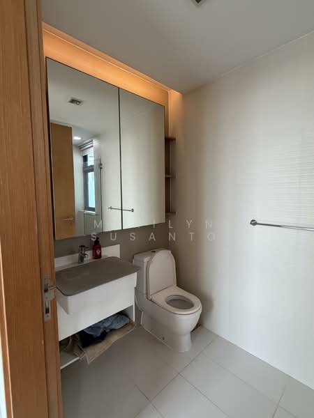 Soleil @ Sinaran, 6 Sinaran Drive, 2 Bedrooms, 958 sqft, Condominium For Rent, by Merilyn Susanto, 500104434 - Bathroom - PropertyGuru.com.sg