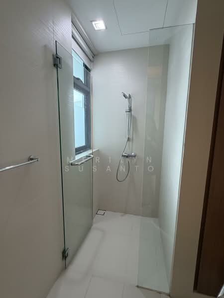 Soleil @ Sinaran, 6 Sinaran Drive, 2 Bedrooms, 958 sqft, Condominium For Rent, by Merilyn Susanto, 500104434 - Bathroom - PropertyGuru.com.sg