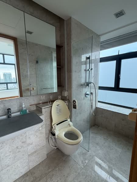 Soleil @ Sinaran, 6 Sinaran Drive, 2 Bedrooms, 958 sqft, Condominium For Rent, by Merilyn Susanto, 500104434 - Master Bathroom - PropertyGuru.com.sg