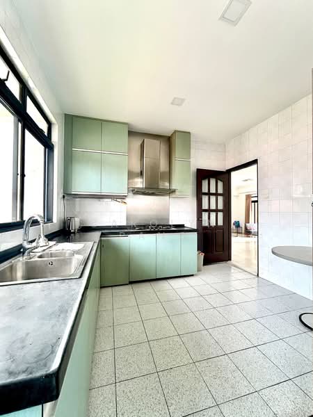 Seraya Ville, 11 Seraya Lane, 3 Bedrooms, 1,227 sqft, Condominium For Sale, by Carolyn Pang, 500104435 - Kitchen - PropertyGuru.com.sg