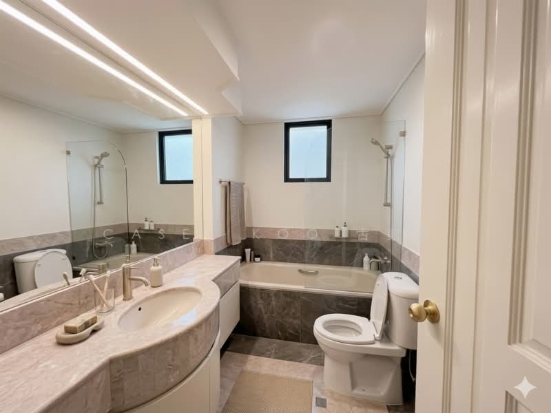 Spring Grove, 53 Grange Road, 2 Bedrooms, 1,012 sqft, Condominium For Sale, by Casey Koo 古家进, 500104438 - Bathroom - PropertyGuru.com.sg