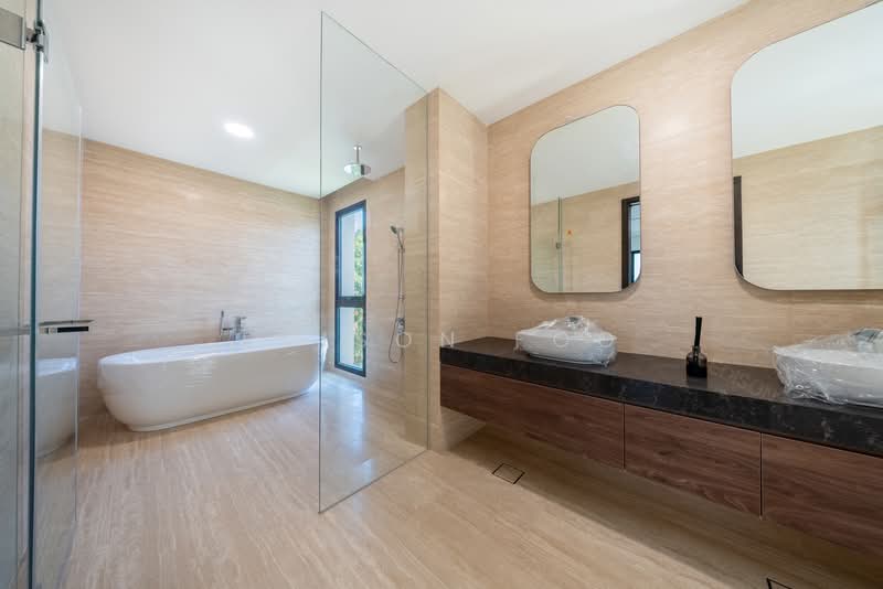 Prestigious Detached Home Near Henry Park Primary, Grove Drive, 5 Bedrooms, 12,110 sqft, Detached House For Sale, by Edison Foo, 500104445 - Bathroom - PropertyGuru.com.sg