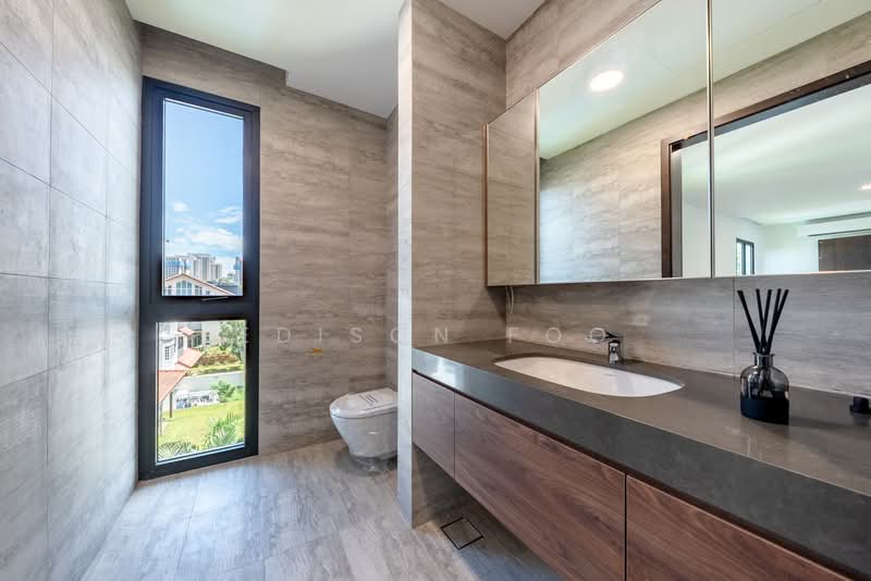 Prestigious Detached Home Near Henry Park Primary, Grove Drive, 5 Bedrooms, 12,110 sqft, Detached House For Sale, by Edison Foo, 500104445 - Bathroom - PropertyGuru.com.sg