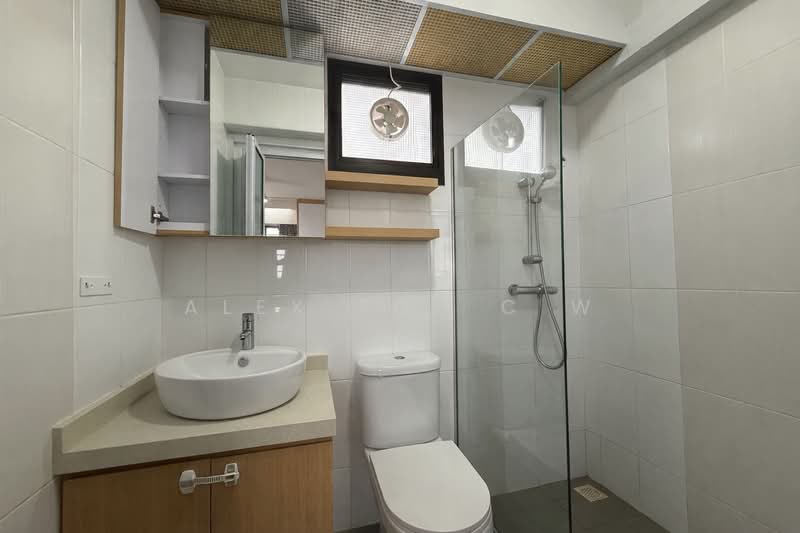 31 Ghim Moh Link, 31 Ghim Moh Link, 3 Bedrooms, 1,001 sqft, HDB Flat For Sale, by Alex Toh C W, 500104451 - Bathroom - PropertyGuru.com.sg