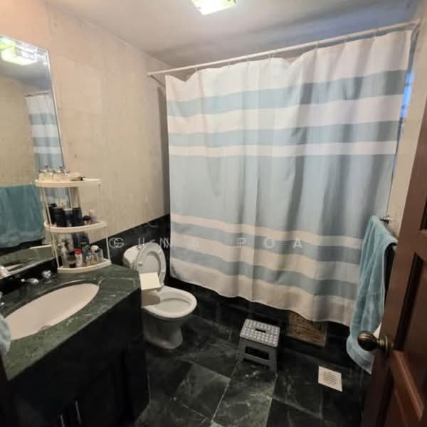 Merawoods, , 3 Bedrooms, 1,420 sqft, Condominium For Sale, by Gina Poa, 500104453 - Bathroom - PropertyGuru.com.sg