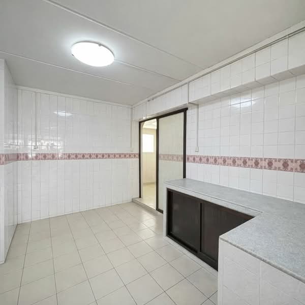 413 Choa Chu Kang Avenue 3, 413 Choa Chu Kang Avenue 3, 3 Bedrooms, 1,119 sqft, HDB Flat For Sale, by Joel Sim 沈康瑞, 500104454 - Kitchen (View 2) - PropertyGuru.com.sg