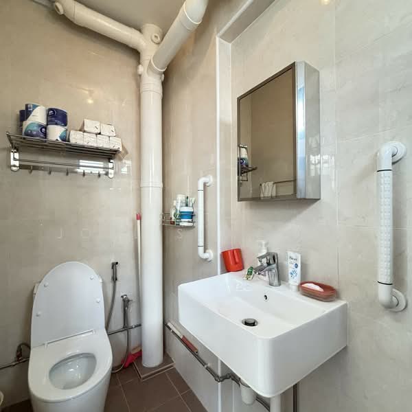 413 Choa Chu Kang Avenue 3, 413 Choa Chu Kang Avenue 3, 3 Bedrooms, 1,119 sqft, HDB Flat For Sale, by Joel Sim 沈康瑞, 500104454 - Common Bathroom - PropertyGuru.com.sg