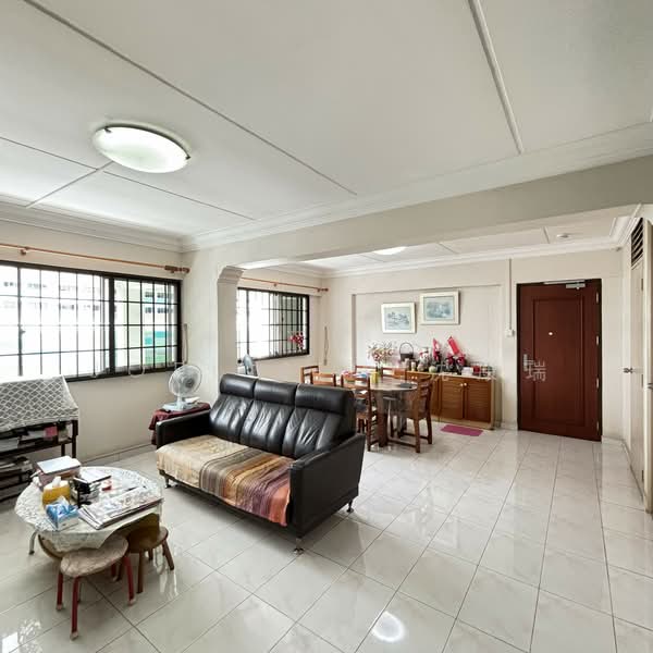 413 Choa Chu Kang Avenue 3, 413 Choa Chu Kang Avenue 3, 3 Bedrooms, 1,119 sqft, HDB Flat For Sale, by Joel Sim 沈康瑞, 500104454 - Living Room + Dining Area - PropertyGuru.com.sg