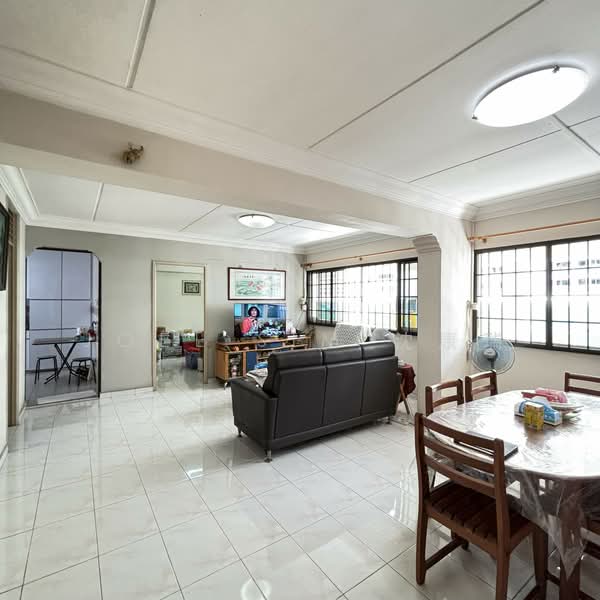 413 Choa Chu Kang Avenue 3, 413 Choa Chu Kang Avenue 3, 3 Bedrooms, 1,119 sqft, HDB Flat For Sale, by Joel Sim 沈康瑞, 500104454 - Living Room + Dining Area - PropertyGuru.com.sg