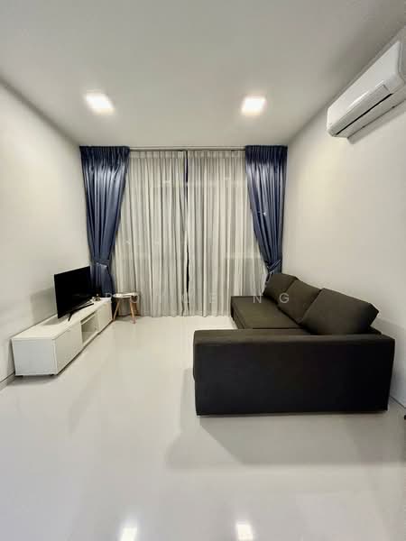 76 Shenton, 76 Shenton Way, 1 Bedroom, 592 sqft, Condominium For Rent, by Royce Ng, 500104460 - Living Room - PropertyGuru.com.sg