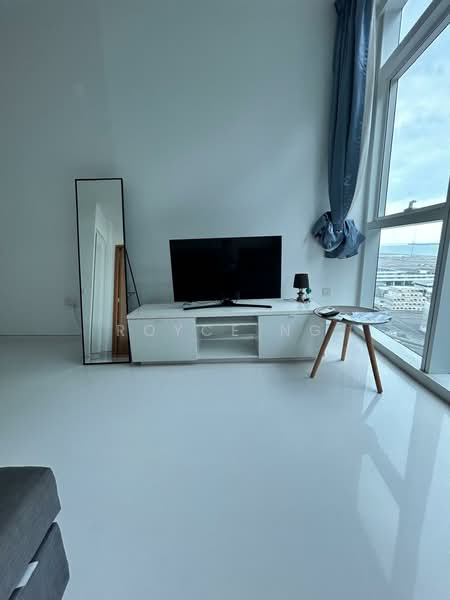 76 Shenton, 76 Shenton Way, 1 Bedroom, 592 sqft, Condominium For Rent, by Royce Ng, 500104460 - Living Room - PropertyGuru.com.sg