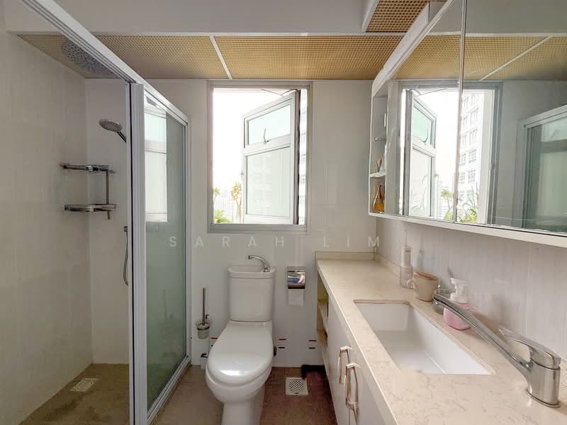 422A Northshore Drive, 422A Northshore Drive, 3 Bedrooms, 1,216 sqft, HDB Flat For Sale, by Sarah Lim, 500104466 - Master Bathroom - PropertyGuru.com.sg