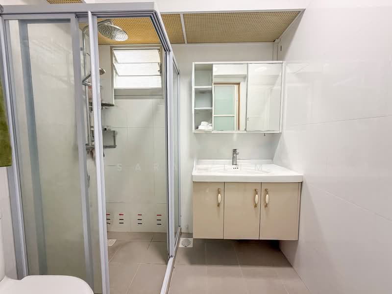 422A Northshore Drive, 422A Northshore Drive, 3 Bedrooms, 1,216 sqft, HDB Flat For Sale, by Sarah Lim, 500104466 - Bathroom - PropertyGuru.com.sg