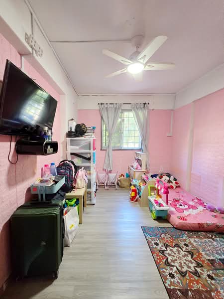 292 Tampines Street 22, 292 Tampines Street 22, 3 Bedrooms, 979 sqft, HDB Flat For Sale, by Risdian Isbintara, 500104483 - Bedroom - PropertyGuru.com.sg