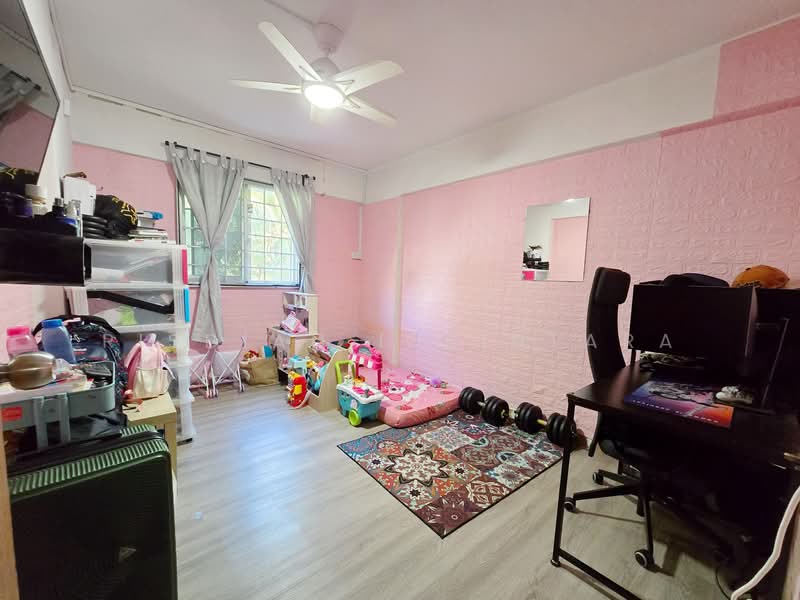 292 Tampines Street 22, 292 Tampines Street 22, 3 Bedrooms, 979 sqft, HDB Flat For Sale, by Risdian Isbintara, 500104483 - Bedroom - PropertyGuru.com.sg