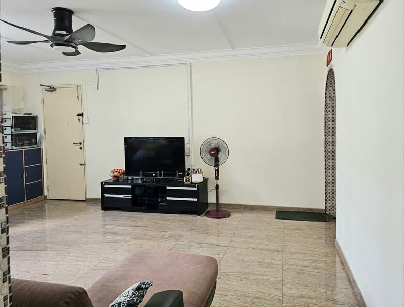 6 Lorong Lew Lian, 6 Lorong Lew Lian, 3 Bedrooms, 1,054 sqft, HDB Flat For Sale, by Luis Oh, 500104484 - Living Room - PropertyGuru.com.sg