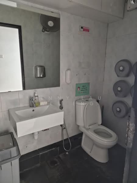 Prinsep Place, 60A Prinsep Street, 2,200 sqft, Shop / Shophouse For Rent, by Jenny Lau Wee Eng, 500104491 - Bathroom - CommercialGuru.com.sg