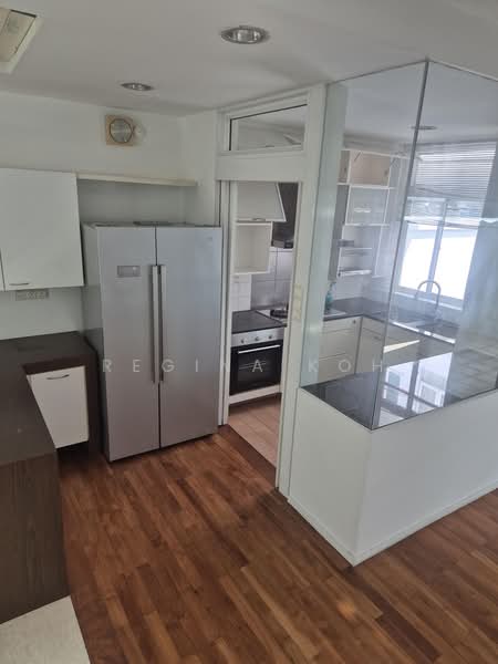 Binjai Crest, 319 Jalan Kampong Chantek, Clementi Park / Upper Bukit Timah, 5 Bedrooms, 3,175 sqft, Cluster House For Sale, by Regina Koh, 500104492 - Kitchen - PropertyGuru.com.sg