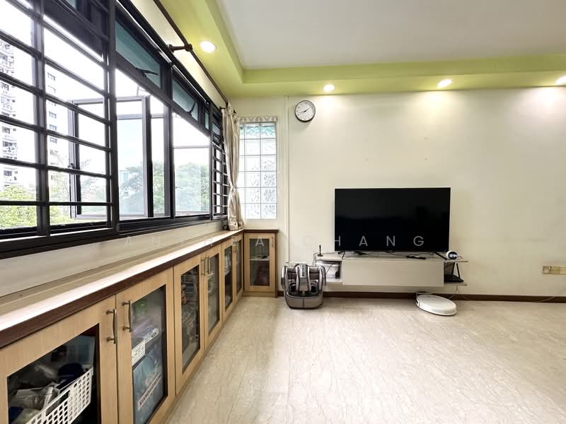 685B Choa Chu Kang Crescent, 685B Choa Chu Kang Crescent, 3 Bedrooms, 969 sqft, HDB Flat For Sale, by Anthea Chang, 500104509 - Living Room - PropertyGuru.com.sg