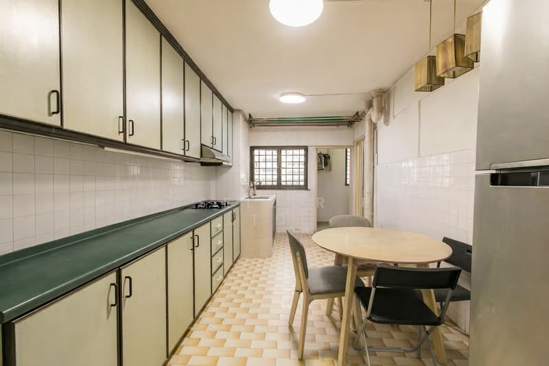255 Ang Mo Kio Avenue 4, 255 Ang Mo Kio Avenue 4, 2 Bedrooms, 786 sqft, HDB Flat For Sale, by Aileen Chew, 500104514 - Kitchen - PropertyGuru.com.sg
