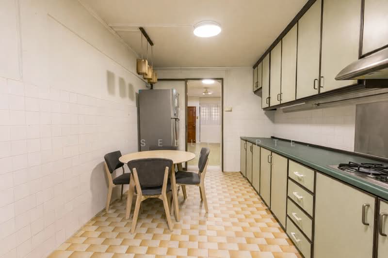 255 Ang Mo Kio Avenue 4, 255 Ang Mo Kio Avenue 4, 2 Bedrooms, 786 sqft, HDB Flat For Sale, by Aileen Chew, 500104514 - Kitchen - PropertyGuru.com.sg