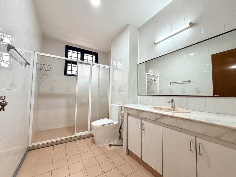 Saraca Gardens, Saraca Walk, 5 Bedrooms, 4,000 sqft, Terraced House For Rent, by Shawn Tay, 500104515 - Bathroom - PropertyGuru.com.sg