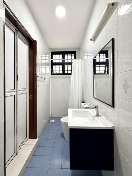 Saraca Gardens, Saraca Walk, 5 Bedrooms, 4,000 sqft, Terraced House For Rent, by Shawn Tay, 500104515 - Bathroom - PropertyGuru.com.sg