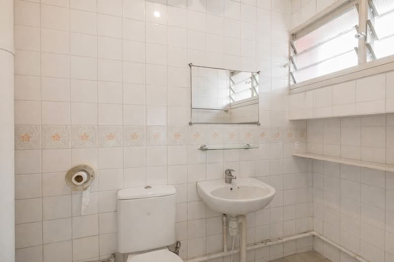 761 Pasir Ris Street 71, 761 Pasir Ris Street 71, 3 Bedrooms, 1,119 sqft, HDB Flat For Sale, by Khai Yuen Hong, 500104525 - Bathroom - PropertyGuru.com.sg