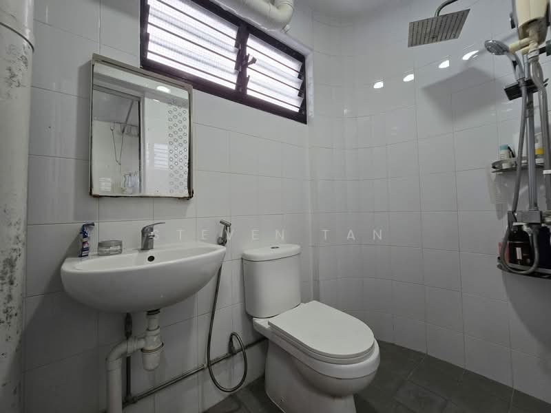 310 Hougang Avenue 5, 310 Hougang Avenue 5, 3 Bedrooms, 1,302 sqft, HDB Flat For Sale, by Steven Tan, 500104529 - Bathroom - PropertyGuru.com.sg
