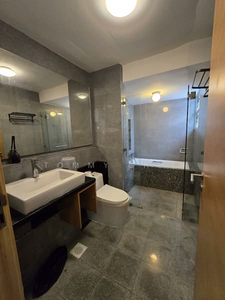 The Linear, 880 Upper Bukit Timah Road, 3 Bedrooms, 1,593 sqft, Apartment For Sale, by Tommy Chee, 500104530 - Bathroom - PropertyGuru.com.sg