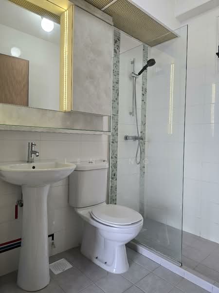 279A Sengkang East Avenue, 279A Sengkang East Avenue, 2 Bedrooms, 721 sqft, HDB Flat For Sale, by Lena Ng, 500104535 - Bathroom - PropertyGuru.com.sg