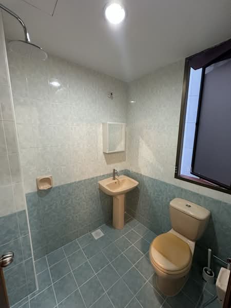 Balmoral Luck, 6 Balmoral Road, Room Rental, 200 sqft, Apartment For Rent, by Kathy Nguyen, 500104544 - Room 44 - Bathroom - PropertyGuru.com.sg