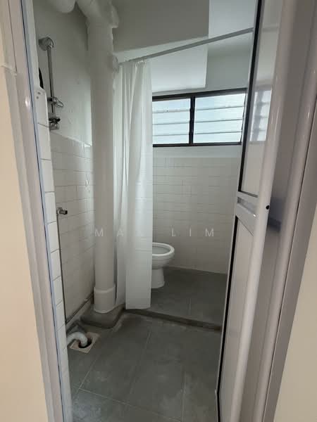 443 Ang Mo Kio Avenue 10, 443 Ang Mo Kio Avenue 10, 2 Bedrooms, 444 sqft, HDB Flat For Rent, by Max Lim, 500104545 - Bathroom - PropertyGuru.com.sg