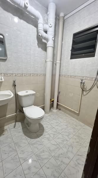 650A Jurong West Street 61, 650A Jurong West Street 61, 3 Bedrooms, 1,011 sqft, HDB Flat For Sale, by Cody Sim, 500104568 - Bathroom - PropertyGuru.com.sg