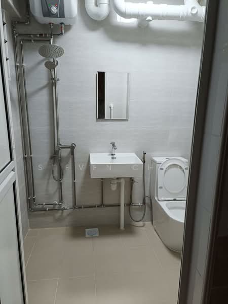 407 Serangoon Avenue 1, 407 Serangoon Avenue 1, Room Rental, 120 sqft, HDB Flat For Rent, by Steven Choo, 500104569 - Bathroom - PropertyGuru.com.sg