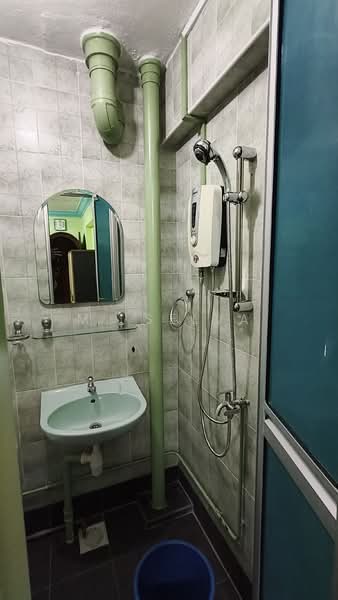 607 Clementi West Street 1, 607 Clementi West Street 1, Room Rental, 200 sqft, HDB Flat For Rent, by M. Selva, 500104570 - Bathroom - PropertyGuru.com.sg