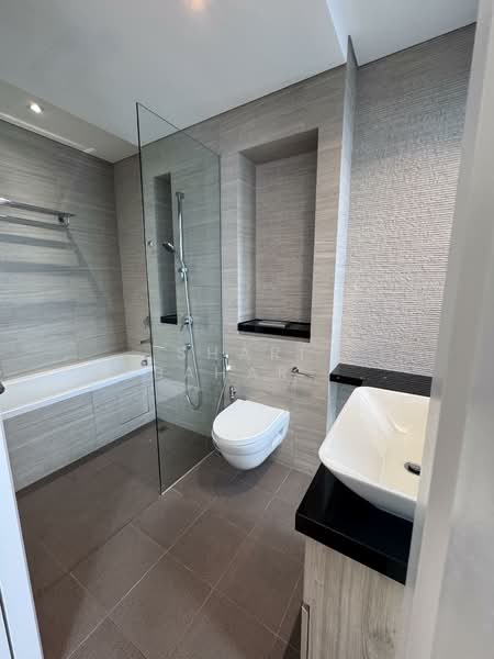 Charlton 27, 31G Surin Avenue, 5 Bedrooms, 4,800 sqft, Cluster House For Rent, by Shari Albahar-Carlesater, 500104579 - Bathroom - PropertyGuru.com.sg