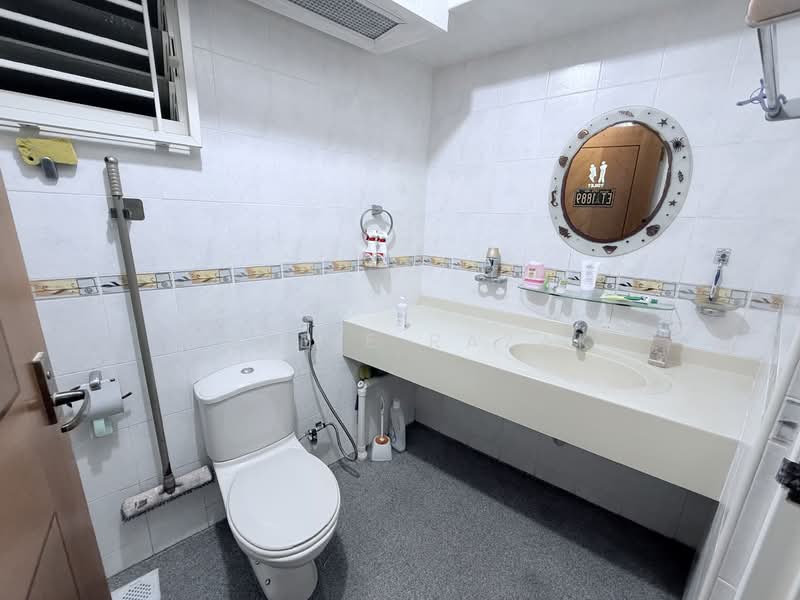 266B Compassvale Bow, 266B Compassvale Bow, 3 Bedrooms, 990 sqft, HDB Flat For Sale, by Robbie Razak, 500104587 - Master Bathroom - PropertyGuru.com.sg