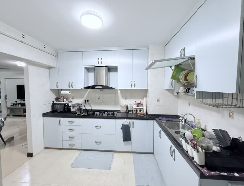 266B Compassvale Bow, 266B Compassvale Bow, 3 Bedrooms, 990 sqft, HDB Flat For Sale, by Robbie Razak, 500104587 - Kitchen - PropertyGuru.com.sg