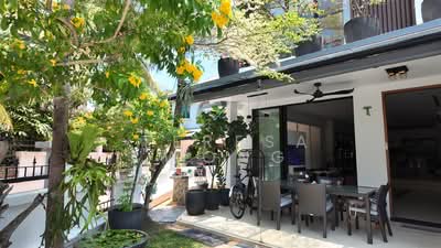 For Sale - Begonia - Rare Modern House Like New